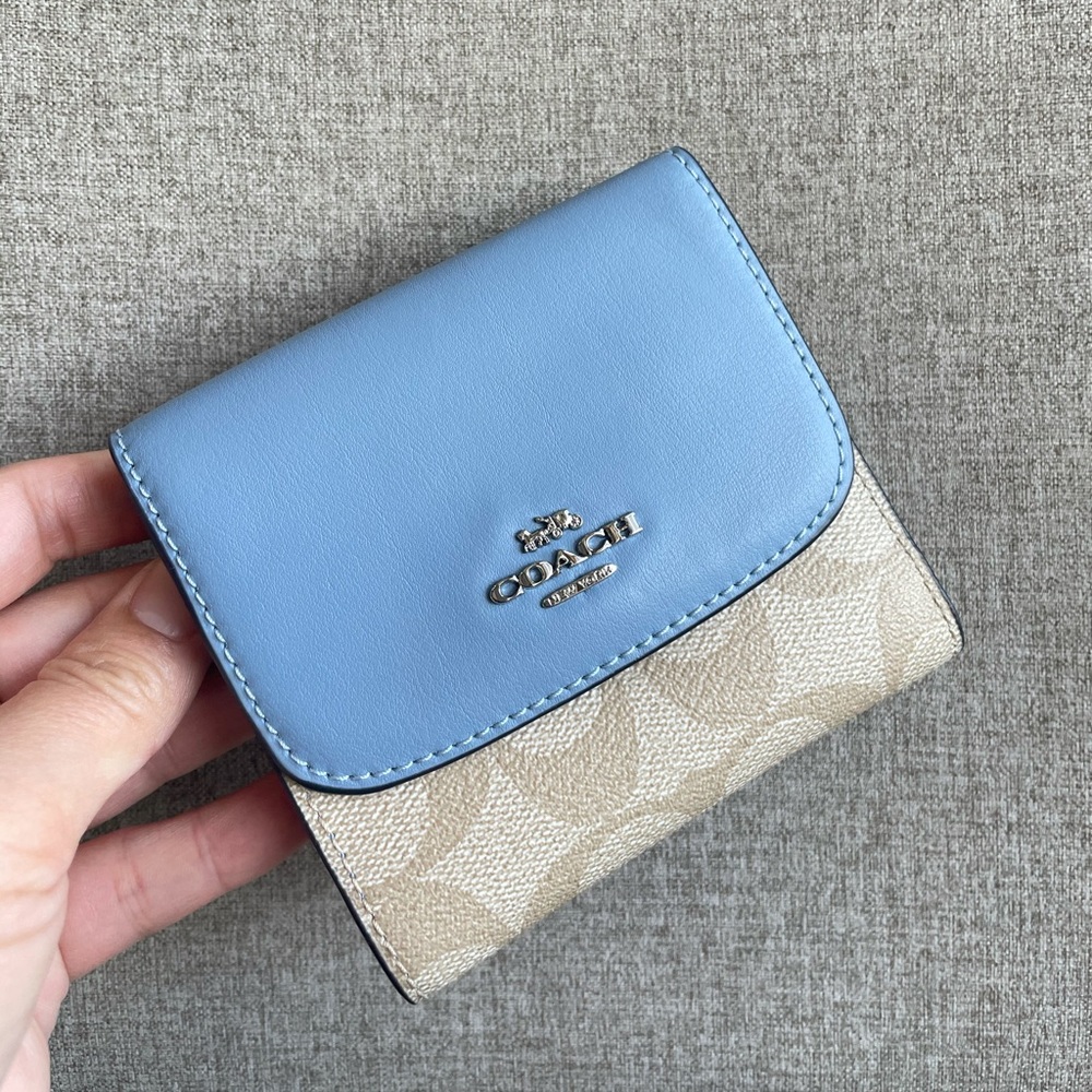 NWT！COACH SMALL WALLET IN SIGNATURE CANVAS（COACH F87589）fast shipping
